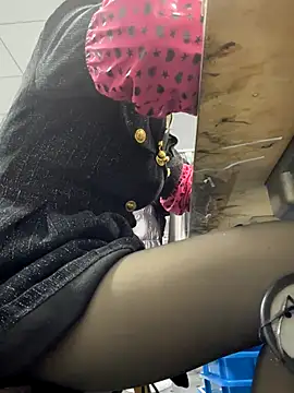 Snapshot of DHJM168 chatting on December 23, 12:19 am DHJM168 online show from December 23, 12:19 am