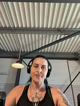 Snapshot of LadyNocturne chatting on May 21, 10:44 am LadyNocturne online show from May 21, 10:44 am