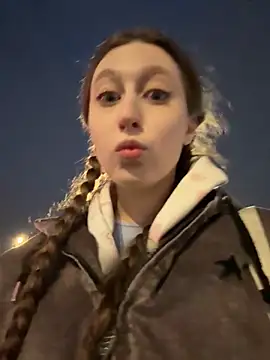 Snapshot of FroggyAnna chatting on October 28, 3:04 pm FroggyAnna online show from October 28, 3:04 pm