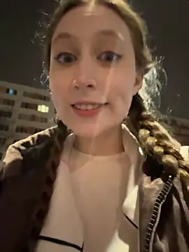 Snapshot of FroggyAnna chatting on October 31, 3:13 pm FroggyAnna online show from October 31, 3:13 pm