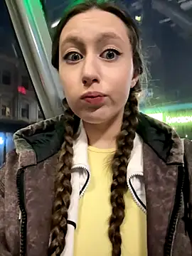 Snapshot of FroggyAnna chatting on November 3, 2:40 pm FroggyAnna online show from November 3, 2:40 pm