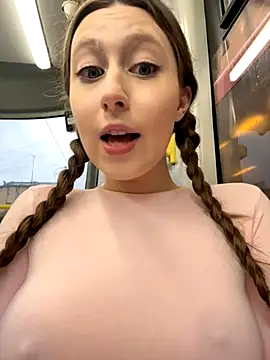 Snapshot of FroggyAnna chatting on November 5, 1:00 pm FroggyAnna online show from November 5, 1:00 pm