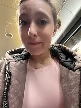 Snapshot of FroggyAnna chatting on November 12, 3:34 pm FroggyAnna online show from November 12, 3:34 pm