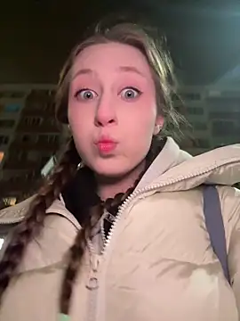 Snapshot of FroggyAnna chatting on December 3, 3:10 pm FroggyAnna online show from December 3, 3:10 pm