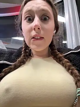 Snapshot of FroggyAnna chatting on December 4, 3:32 pm FroggyAnna online show from December 4, 3:32 pm