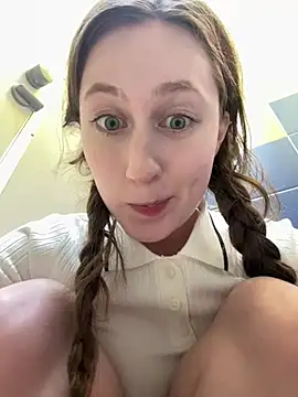 Snapshot of FroggyAnna chatting on July 3, 4:24 pm FroggyAnna online show from July 3, 4:24 pm