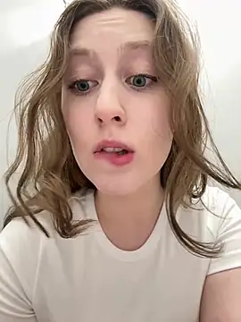Snapshot of FroggyAnna chatting on July 4, 6:36 pm FroggyAnna online show from July 4, 6:36 pm