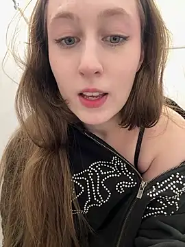 Snapshot of FroggyAnna chatting on July 7, 3:27 pm FroggyAnna online show from July 7, 3:27 pm