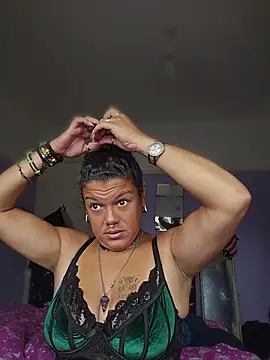 Snapshot of GoddessChantelle chatting on June 17, 8:39 am GoddessChantelle online show from June 17, 8:39 am