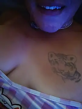 Snapshot of GoddessChantelle chatting on July 27, 5:25 am GoddessChantelle online show from July 27, 5:25 am