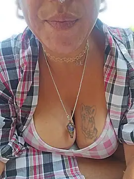 Snapshot of GoddessChantelle chatting on August 3, 9:04 am GoddessChantelle online show from August 3, 9:04 am