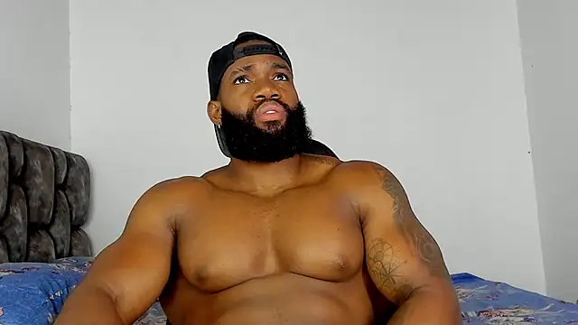 Snapshot of james_musclebbc chatting on December 17, 3:12 am james musclebbc online show from December 17, 3:12 am