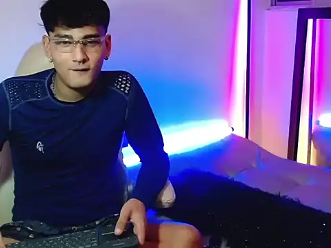 Snapshot of Valentin_peach chatting on September 10, 10:54 pm Valentin peach online show from September 10, 10:54 pm