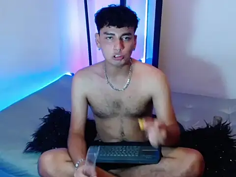 Snapshot of Valentin_peach chatting on September 13, 12:54 am Valentin peach online show from September 13, 12:54 am