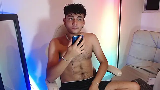 Snapshot of Valentin_peach chatting on September 19, 1:40 am Valentin peach online show from September 19, 1:40 am