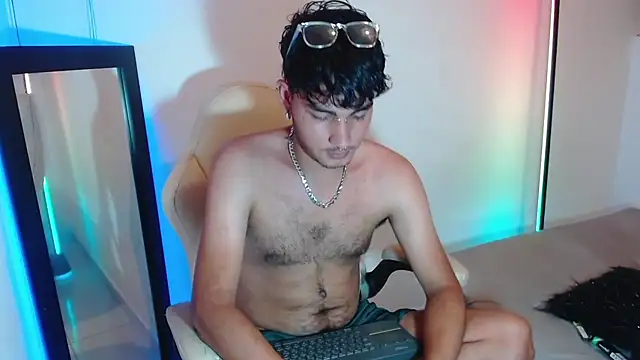 Snapshot of Valentin_peach chatting on September 22, 10:45 pm Valentin peach online show from September 22, 10:45 pm