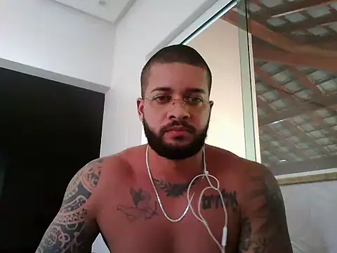 Snapshot of Mitt1993b chatting on September 19, 5:02 pm Mitt1993b online show from September 19, 5:02 pm