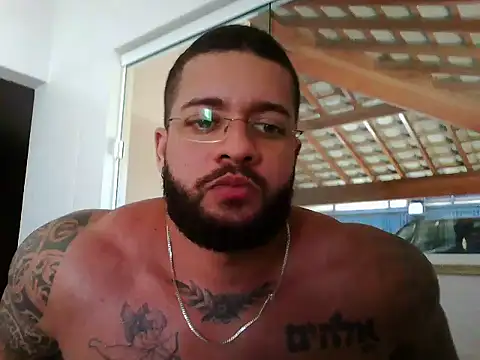 Snapshot of Mitt1993b chatting on October 2, 1:18 pm Mitt1993b online show from October 2, 1:18 pm