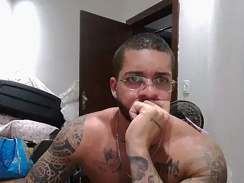 Snapshot of Mitt1993b chatting on November 13, 10:52 pm Mitt1993b online show from November 13, 10:52 pm