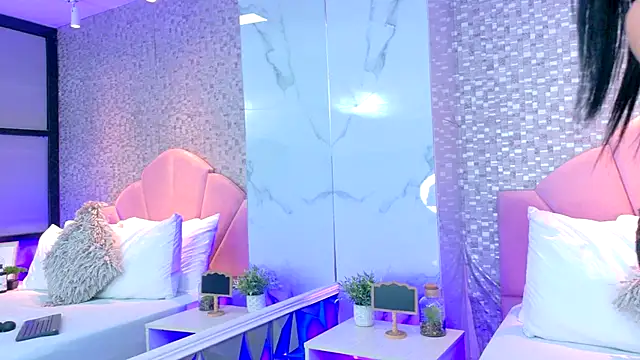 Snapshot of AshleyBaker1 chatting on December 14, 2:33 pm AshleyBaker1 online show from December 14, 2:33 pm