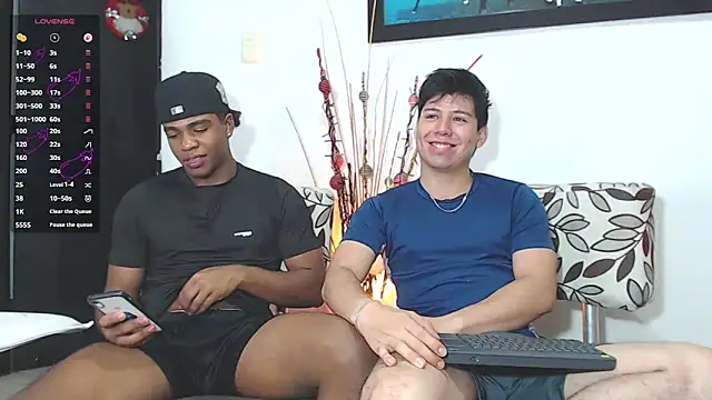 Snapshot of DEMOND_333 chatting on December 18, 3:56 am DEMOND 333 online show from December 18, 3:56 am