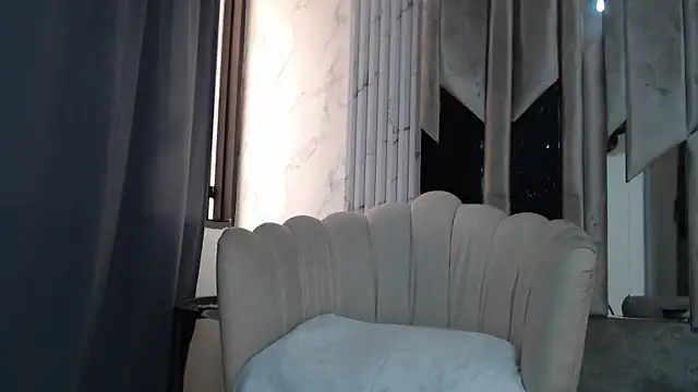 KiraaWild online show from October 9, 5:33 pm