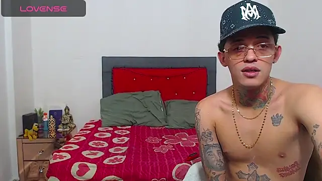 Snapshot of miawhithee chatting on November 29, 9:18 pm miawhithee online show from November 29, 9:18 pm