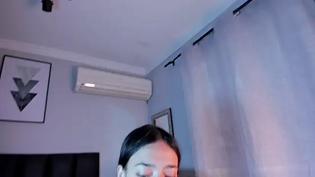 miIa bratz online show from October 23, 7:45 pm