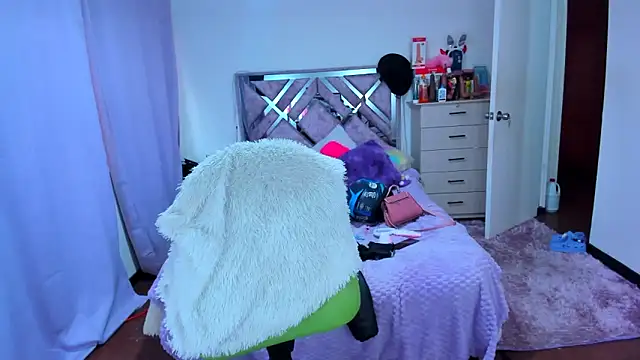 Snapshot of Luna_Analya chatting on November 17, 12:00 pm Luna Analya online show from November 17, 12:00 pm