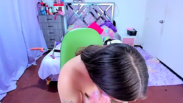 Snapshot of Luna_Analya chatting on December 1, 9:09 pm Luna Analya online show from December 1, 9:09 pm