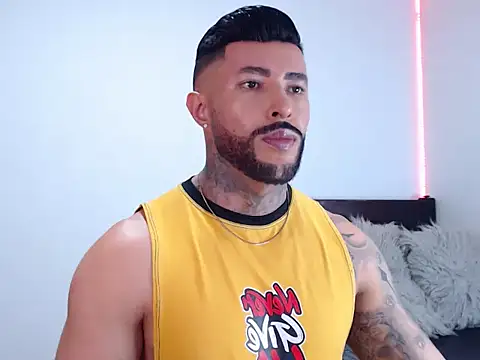 andrea de lucaa online show from October 6, 1:25 am