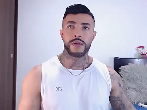 andrea de lucaa online show from December 3, 4:09 am