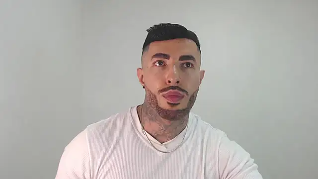 Snapshot of andrea_de_lucaa chatting on May 4, 4:41 am andrea de lucaa online show from May 4, 4:41 am