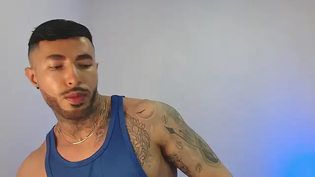 Snapshot of andrea_de_lucaa chatting on May 6, 4:19 am andrea de lucaa online show from May 6, 4:19 am