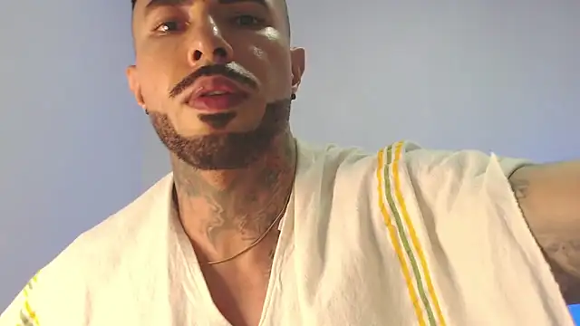 Snapshot of andrea_de_lucaa chatting on May 7, 4:29 am andrea de lucaa online show from May 7, 4:29 am