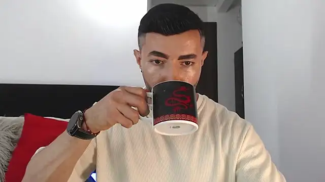 Snapshot of andrea_de_lucaa chatting on May 19, 3:02 am andrea de lucaa online show from May 19, 3:02 am