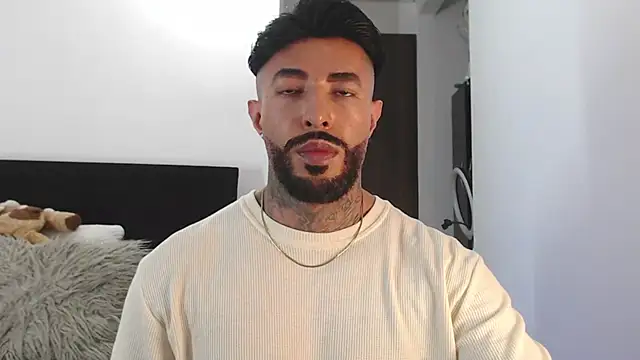 Snapshot of andrea_de_lucaa chatting on May 30, 2:30 am andrea de lucaa online show from May 30, 2:30 am