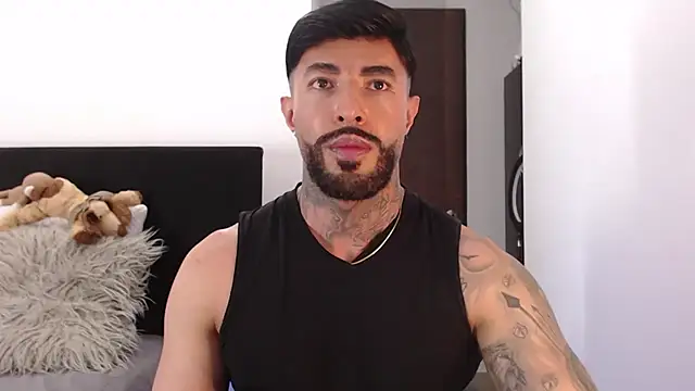 Snapshot of andrea_de_lucaa chatting on June 3, 4:04 am andrea de lucaa online show from June 3, 4:04 am