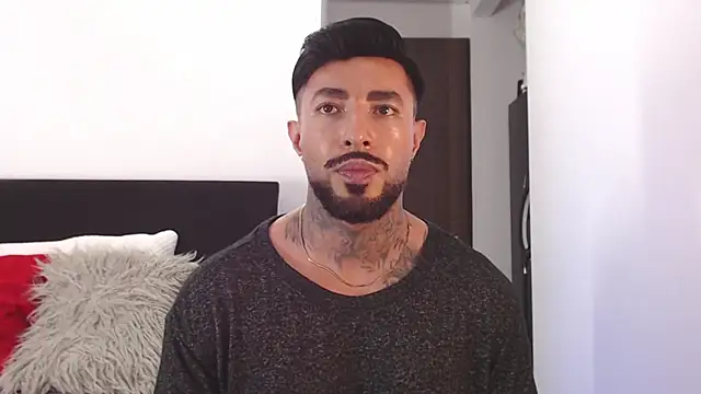 Snapshot of andrea_de_lucaa chatting on June 11, 4:43 am andrea de lucaa online show from June 11, 4:43 am