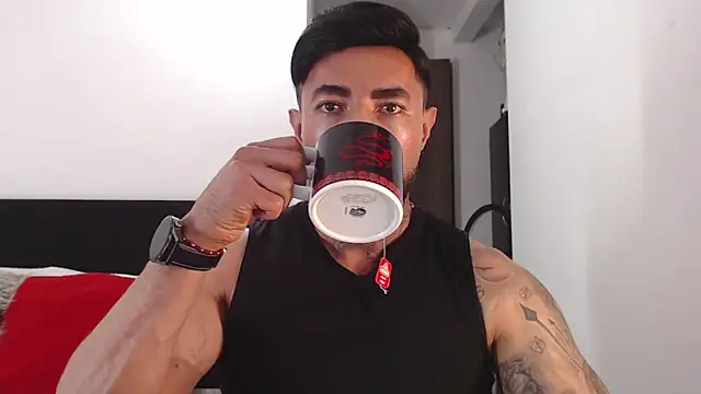 Snapshot of andrea_de_lucaa chatting on June 17, 4:04 am andrea de lucaa online show from June 17, 4:04 am