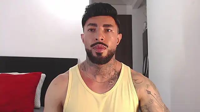 Snapshot of andrea_de_lucaa chatting on June 18, 5:08 am andrea de lucaa online show from June 18, 5:08 am