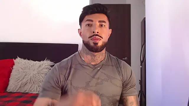 Snapshot of andrea_de_lucaa chatting on June 22, 3:25 am andrea de lucaa online show from June 22, 3:25 am
