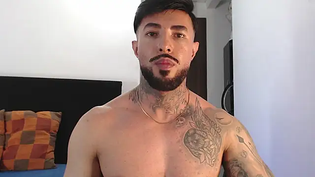 Snapshot of andrea_de_lucaa chatting on July 7, 7:23 am andrea de lucaa online show from July 7, 7:23 am