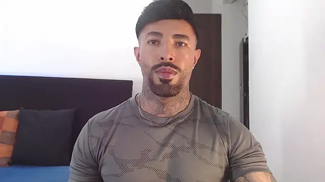 Snapshot of andrea_de_lucaa chatting on July 21, 2:47 am andrea de lucaa online show from July 21, 2:47 am