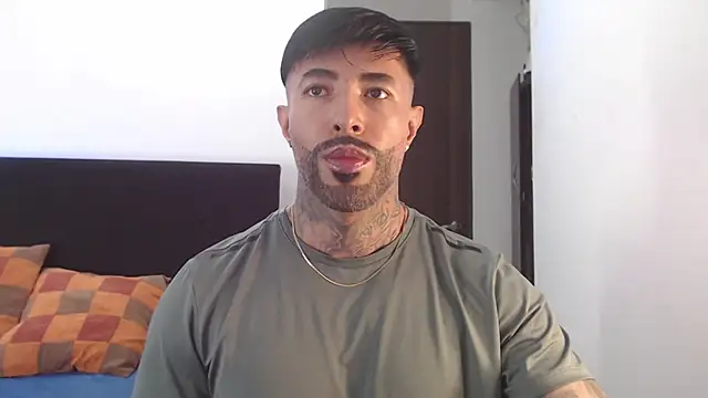 Snapshot of andrea_de_lucaa chatting on July 27, 1:23 am andrea de lucaa online show from July 27, 1:23 am