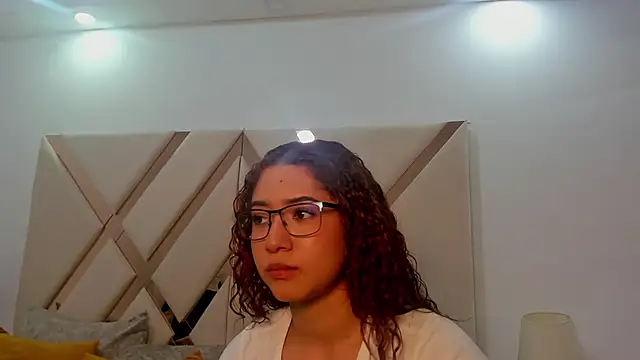 Snapshot of megannherrera chatting on March 5, 8:16 pm megannherrera online show from March 5, 8:16 pm