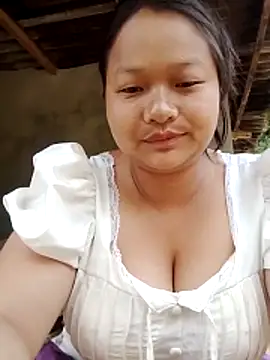Snapshot of girl-babi chatting on May 15, 10:50 pm girl-babi online show from May 15, 10:50 pm
