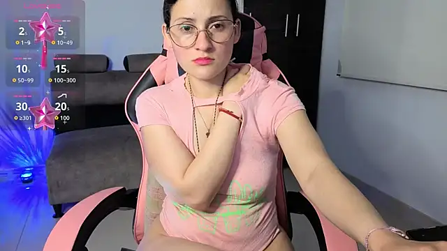 Snapshot of lindasyt chatting on July 3, 10:43 am lindasyt online show from July 3, 10:43 am