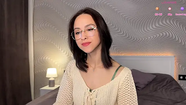 MiaSweetasHoney online show from May 4, 7:15 am