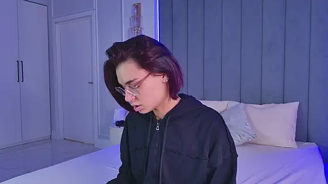 VioletAsh online show from May 3, 4:18 am